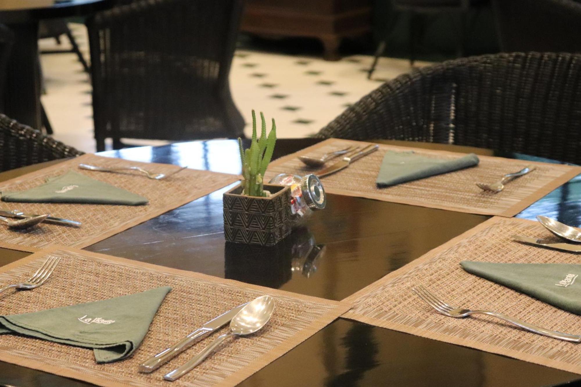 La Planta Hotel And Restaurant, Inc. Bais Ngoại thất bức ảnh