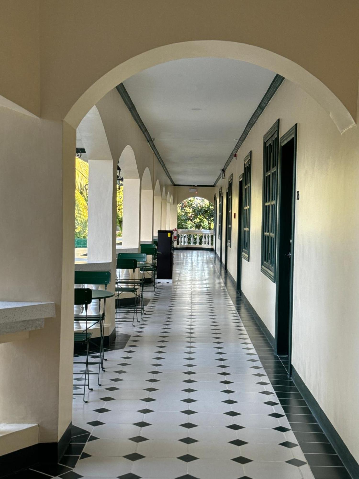 La Planta Hotel And Restaurant, Inc. Bais Ngoại thất bức ảnh