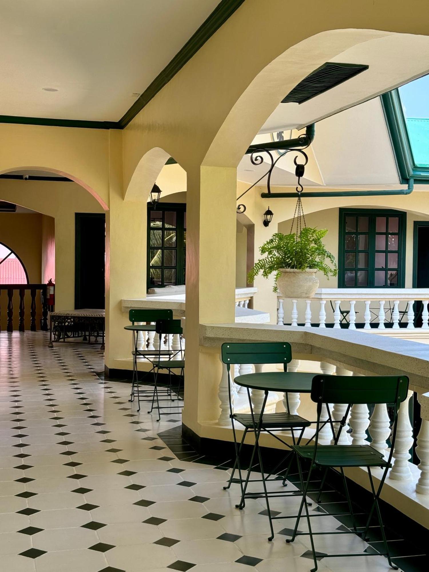 La Planta Hotel And Restaurant, Inc. Bais Ngoại thất bức ảnh