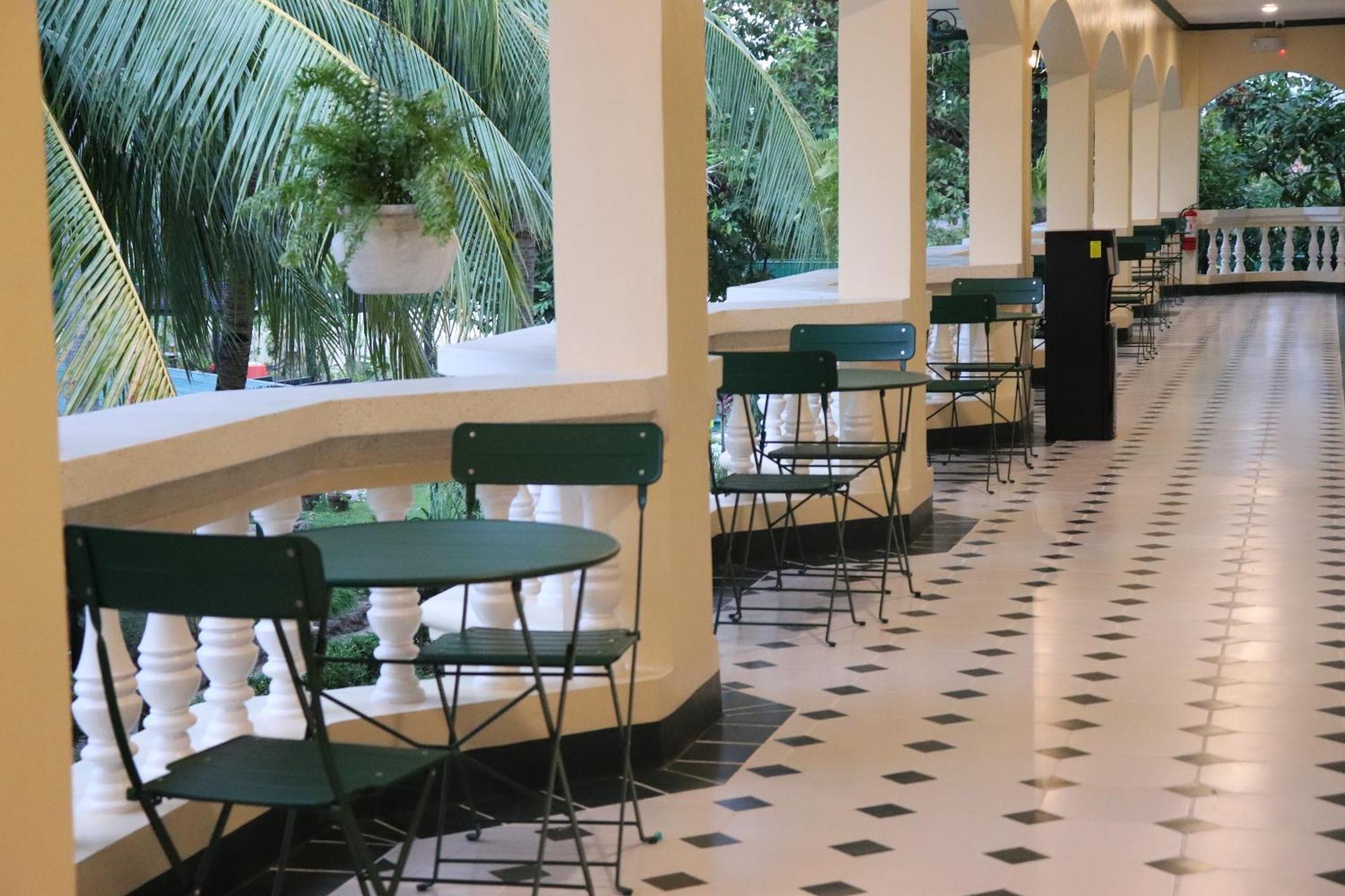 La Planta Hotel And Restaurant, Inc. Bais Ngoại thất bức ảnh
