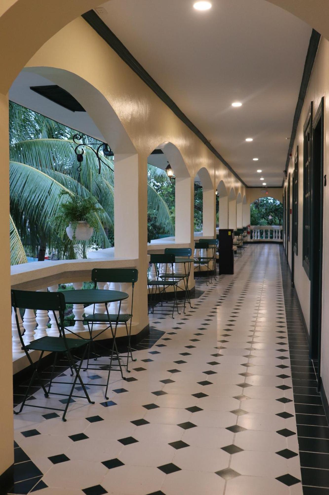 La Planta Hotel And Restaurant, Inc. Bais Ngoại thất bức ảnh