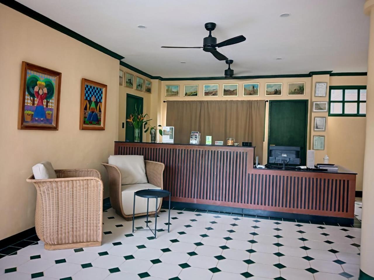 La Planta Hotel And Restaurant, Inc. Bais Ngoại thất bức ảnh
